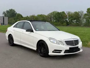 Mercedes-Benz E 200 E200 CDI Limousine AMG Pano Xenon Leder