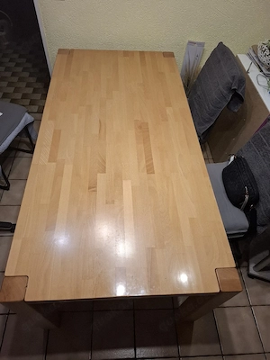 Verkaufe einen sehr gut erhaltenen Esszimmer-Tisch