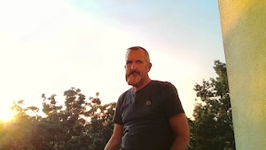 Ich suche meine bessere Hälfte, für eine ernsthafte und liebevolle Beziehung.