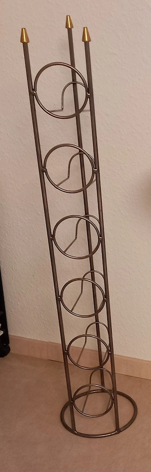 Weinregal aus Metall 
