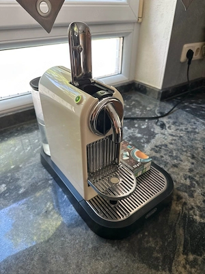DeLonghi Citiz Milk Nespresso Kapselmaschine Milchaufschäumer