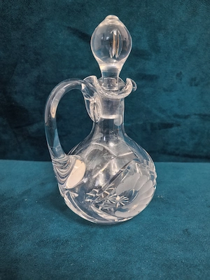 Schöne dezente Karaffe aus Kristallglas 16cm hoch