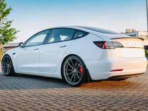 Tesla Model 3 Model 3 Performance / KW V3 / Ehrlicher Verkäufer auf Augenhöhe