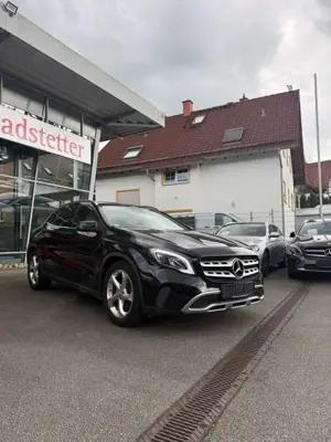Mercedes-Benz GLA 220 *4Matic*Panorama*Leder*LED*Navi*PDC*