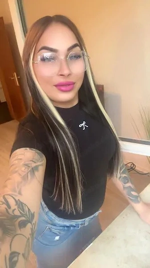 Lilly 20       heiße Bilder & Videos Paket      