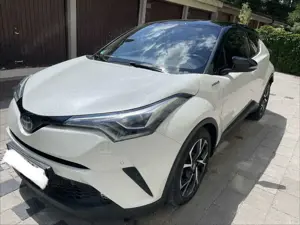 Toyota C-HR Hybrid Style Selection