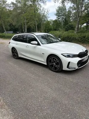 BMW 330 330 e xDrive M Sport, Leder
