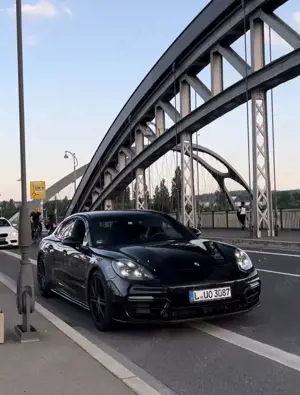 Porsche Panamera 4S Diesel Sport Individual Black von Privat