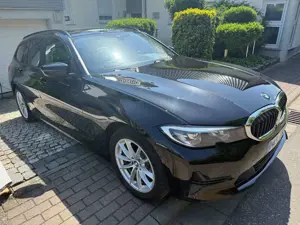 BMW 318 318d Touring Leder NAVI Carplay LED PDC Livecock SHZ uvm