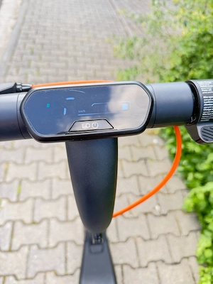 E-Scooter Marke Ninebot, E2 Pro, mit Ladekabel