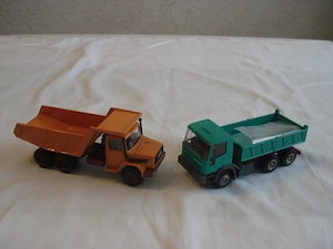 2 Iveco Metall LKW Modelle 15 cm mit Verpackung