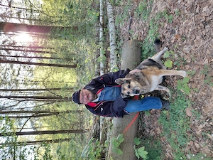 Bodenständigen Er mit Hund sucht.