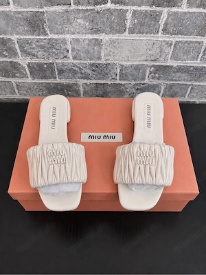 Miu Miu Pantoletten Weiß