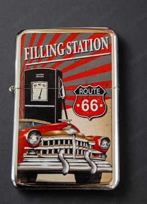 Mado Benzin Feuerzeug Filling Station