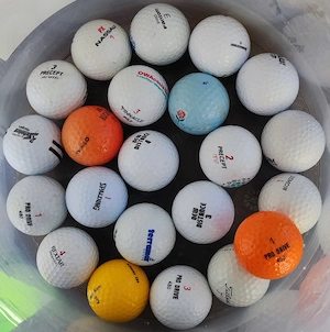 Gebrauchte Golfbälle, verschiedener Hersteller bzw. Sorten