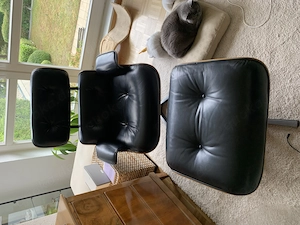 Sessel mit Hocker