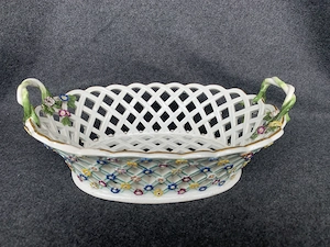 Meissen, 19. Jh. Korb mit Blümchen