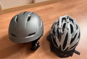 2 Fahrradhelme