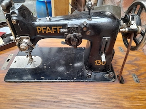 PFAFF NÄHMSCHINE 130    Mit Orginal Zubehör