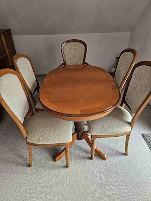 Esstisch mit Stühlen