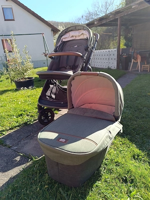 Joie Aeria Sportwagen und Babywanne in Pine