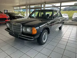 Mercedes-Benz 200 *W123*Oldtimer*D-Erstauslieferung*Radio*