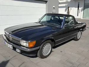 Mercedes-Benz SL 560 R107