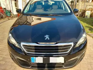 Peugeot 308 Sportdesign mit zwei Auspuffrohren