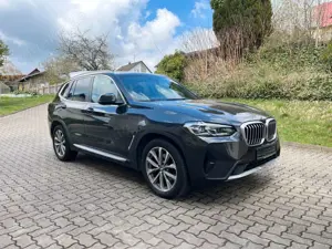 BMW X3 xDrive 20 d - AHK, Navi, LED
