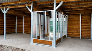 Pferderaufen & Heuraufen kaufen | Hochwertige Fütterungssysteme für Stall und Weide