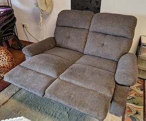 2 sitzer Relaxsofa,  sehr guter Zustand, kaum genutzt, wegen Haushaltsauflösung zu verkaufen g