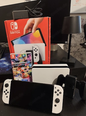 Nintendo Switch OLED Neuwertig mit Mario Kart 8 Deluxe Spiel.