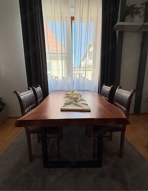 Esstisch aus Akazienholz