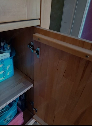 Schöne Vitrine Buche Massivholz