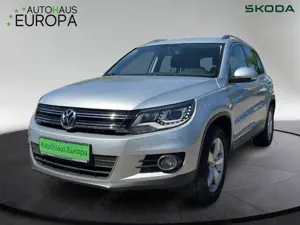 Volkswagen Tiguan 2.0 TDI DSG 4x4 Sport  Style 1Hand AHK KlimaA Nav