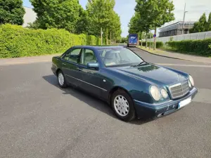 Mercedes-Benz E 240 E-Klasse Elegance sehr guter Zustand Bis: 26.6