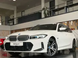BMW 320 e M-Sport Innov-Paket AmbienteB HUD HK ACC
