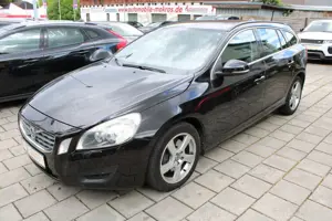 Volvo V60 D5 Momentum  BiXenon Navigation Klimaautomatik Tem