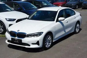 BMW 330 e Advantage Lim*NAV*LED*LIVE*AMBIENTE*CARPLAY