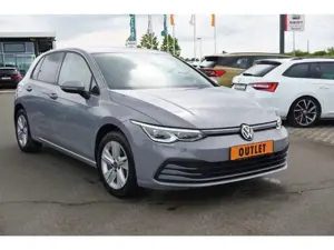 Volkswagen Golf VIII 1.5TSI-LED-Navi-Sihz-AbstTempo-PDC-EU6