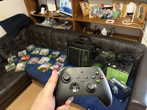 Microsoft Xbox Series X 1TB Spielekonsole - Schwarz Mit Vielen Spielen & Headset