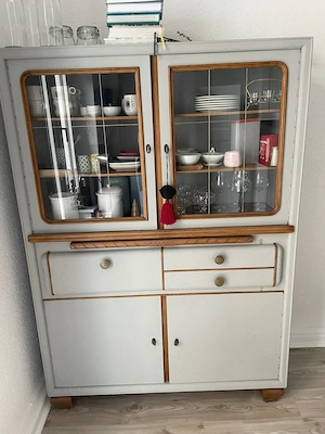 Wunderschöner gräulich-blauer Buffetschrank   echtes Liebhaberstück mit viel Stauraum
