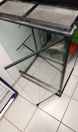 Suche dringend Terrarium Tür