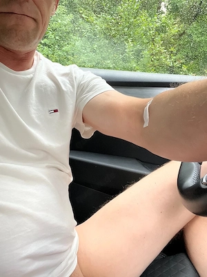 12.6. Nackt jetzt am Waldparkplatz.. spontanes girl für Regentanz gesucht 