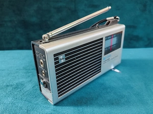 TOSHIBA IC-70 Design Taschenradio mit IC und FET Baujahr 1969