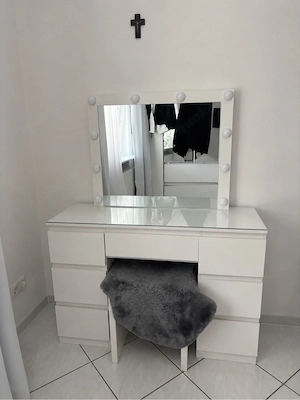 Mädchenzimmer zu verkaufen