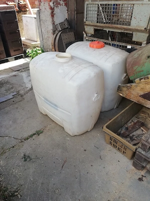 2 Wassertanks je 500L