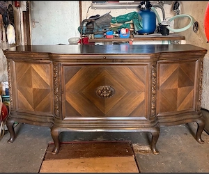 Elegantes antikes Sideboard mit geschwungener Front   echtes Liebhaberstück