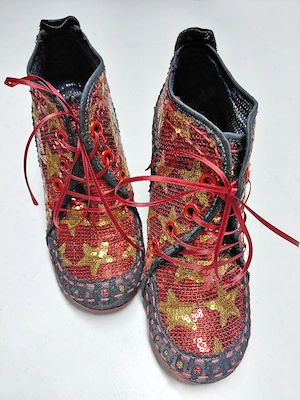 Damen-Stiefeletten von "Irregular Choice" (rot)