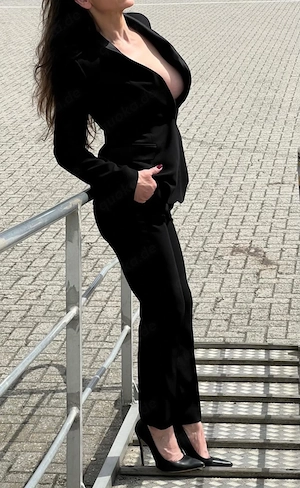 Vollblutfrau sucht Sie